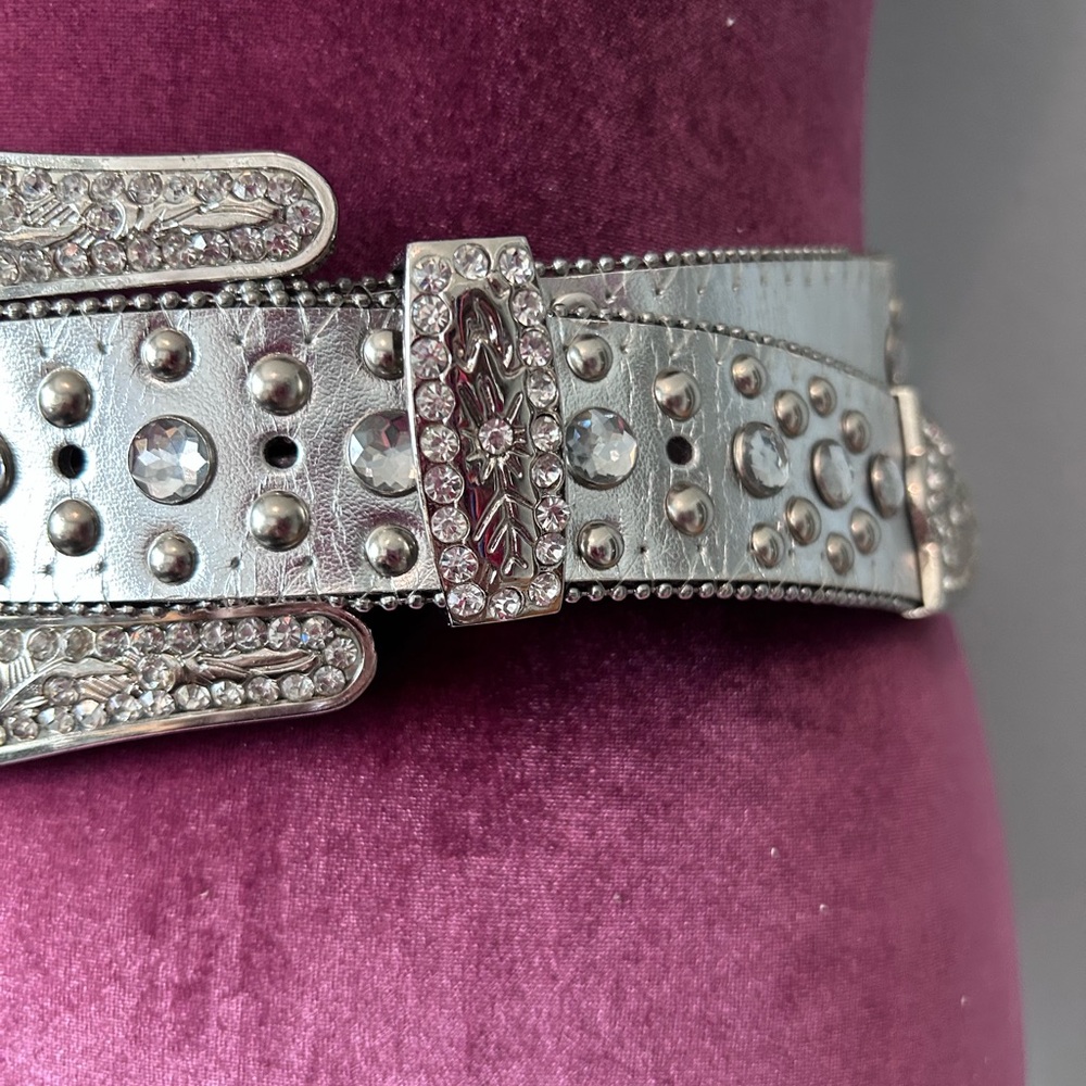 Silver Fleur De Lis Studded Bejeweled Faux Leather Statement Belt Size Large - Picture 2 of 12